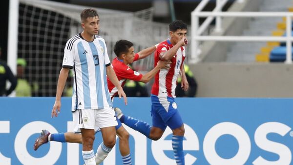 Paraguay da un golpazo y derrota a Argentina