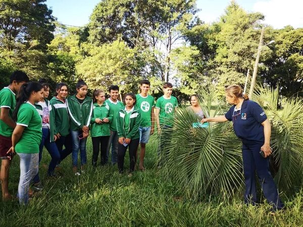 Jóvenes se capacitan en agroecología y plantas medicinales - Nacionales - ABC Color