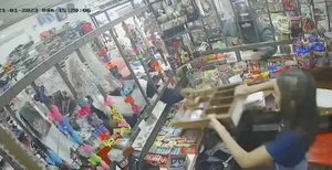 Video: asaltaron local comercial a plena luz del día en Pedro Juan Caballero  - Policiales - ABC Color