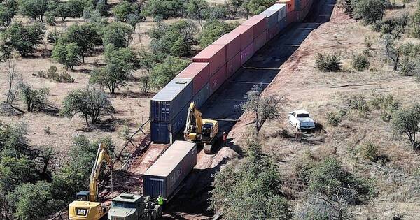 La Nación / Arizona desmantela muro improvisado en la frontera