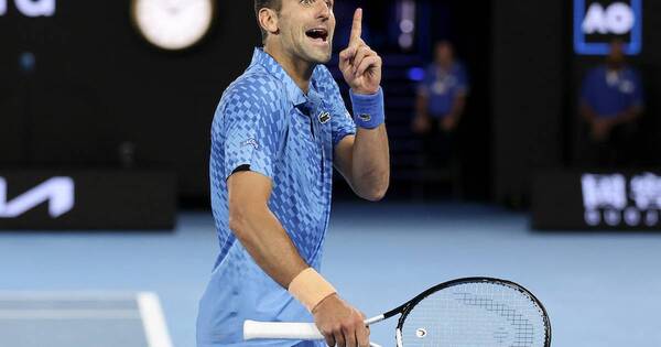 La Nación / Djokovic se resiste y continúa