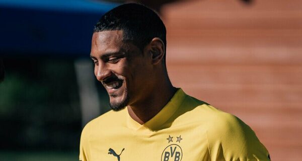 Un triunfante Sebastién Haller vuelve a las canchas tras seis meses