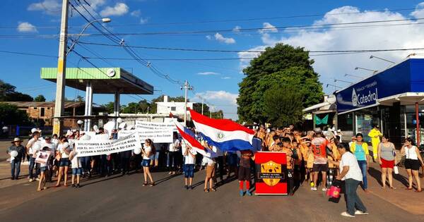La Nación / Multitudinaria marcha en San Pedro por el militar desaparecido en Asunción