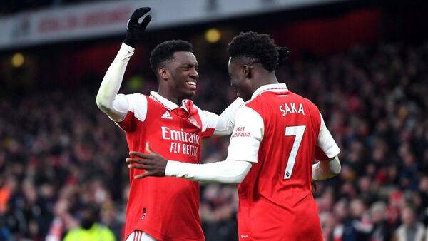 Arsenal gana un partidazo y sigue firme arriba