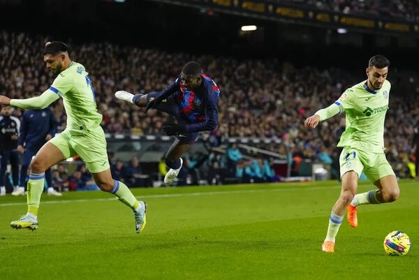 Real Madrid gana y sigue a tres puntos del líder Barcelona - Fútbol Internacional - ABC Color