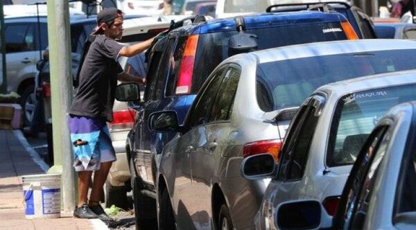 Diario HOY | Frentistas no pagarán por estacionar frente a sus casas, aclara Parxin