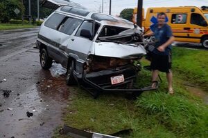 Violenta colisión de vehículos deja herido y daños materiales – Diario TNPRESS