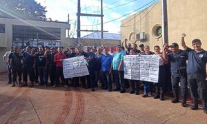 Guardiacárceles se movilizan para pedir reincorporación a sus puestos laborales