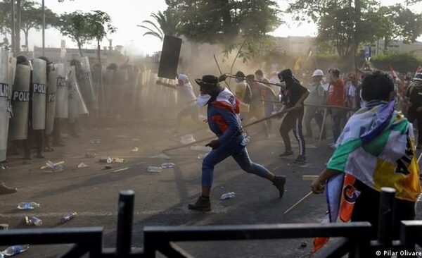 Protestas en Perú: Detuvieron a más de 200 manifestantes en una universidad en Lima - Megacadena — Últimas Noticias de Paraguay