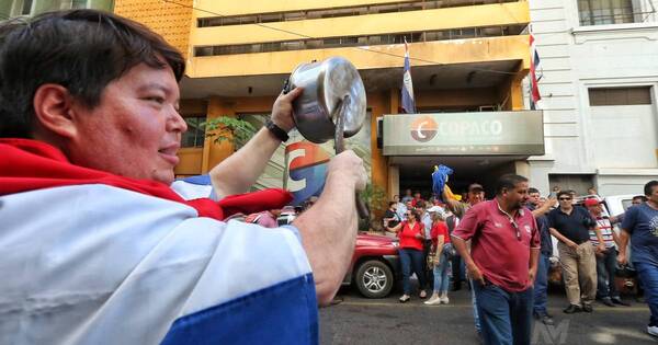 La Nación / Funcionarios de Copaco exigen pago de salarios atrasados