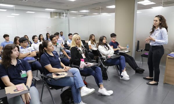 ITAIPU BRINDA CAPACITACIÓN SOBRE EDUCACIÓN AMBIENTAL A NUEVOS PASANTES DE LA ENTIDAD