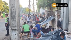 Indígenas se instalan frente a la sede del INDI; exigen caminos y víveres - ADN Digital