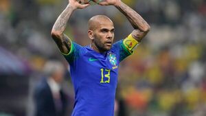 Diario HOY | Temen por la seguridad de Dani Alves y lo cambian de prisión