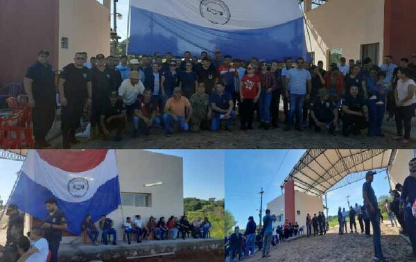 Guardiacárceles se manifiestan frente a la Penitenciaría de Coronel Oviedo – Prensa 5