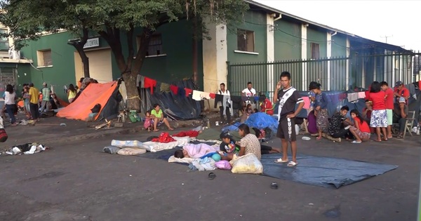 Al menos 800 indígenas se encuentran apostados frente al INDI - Unicanal