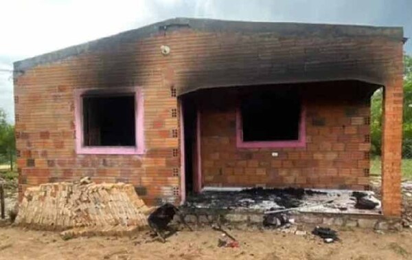 Hombre quemó la casa de su expareja en Emboscada – Prensa 5