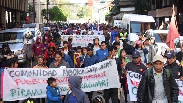 Por históricas reivindicaciones, indígenas de Caaguazú protestan frente al Indi