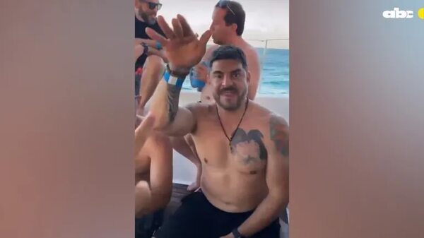 Un eufórico “Nenecho” disfruta de Cancún mientras Asunción se inunda de basura - Nacionales - ABC Color