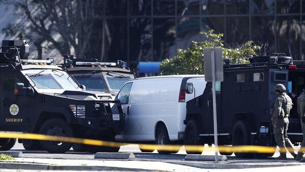 Policía halla muerto a presunto autor del tiroteo cerca de Los Ángeles