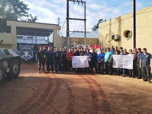 Guardiacárceles se manifiestan para exigir renovación del contrato - ABC en el Este - ABC Color