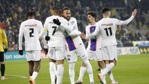 El PSG aplasta al Pays de Cassel con cinco goles de Mbappé