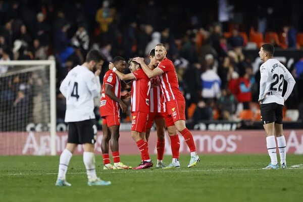 El Almería neutraliza el empuje del Valencia - Fútbol Internacional - ABC Color