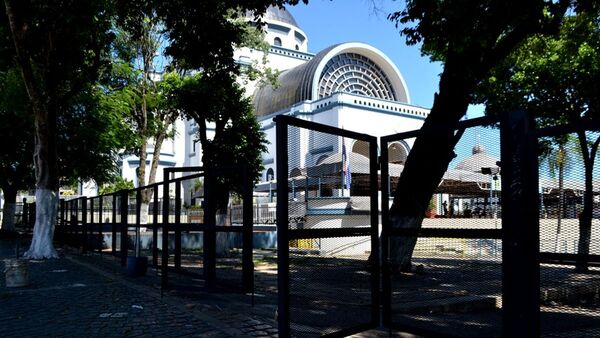 Caacupé: Instalan vallas en la plazoleta de la Basílica para frenar a vendedores