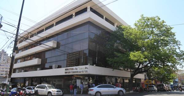 La Nación / Recuerdan que existen casi 150 vacancias laborales para Asunción y Central