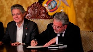 Escándalo en Ecuador: Renunció el ministro que lideraba investigaciones a empresas públicas