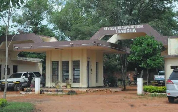 Dos jóvenes de 18 y 20 años se fugan por el techo del Centro Educativo de Itauguá – Prensa 5