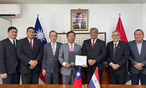 Declaran “amigo dilecto de la UNE” al vicecónsul de Taiwán en Ciudad del Este – Diario TNPRESS