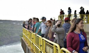Itaipú ya recibió a más de 9.000 visitantes tras apertura de compuertas del vertedero – Diario TNPRESS
