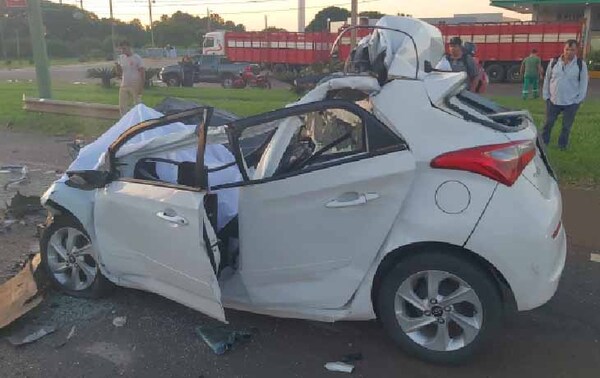 Brasileño fallece tras chocar contra un tractocamión en Campo 9 – Prensa 5