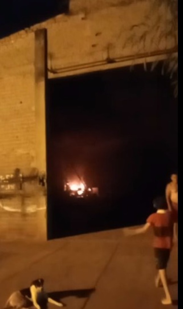 Cortocircuito provocó incendio en taller