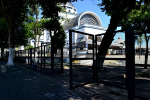 Instalan vallas en la plazoleta de la Basílica para frenar a vendedores - Noticiero Paraguay