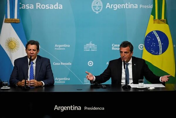 “Uruguay es uno de los hermanos menores del Mercosur, y Brasil y Argentina tienen la responsabilidad de cuidarlo” - Mundo - ABC Color
