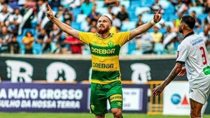[VIDEO] ¡Isidro Pitta se estrena con doblete de goles en su nuevo club rapái!