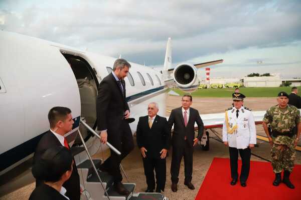 Abdo viajó a Buenos Aires para la Cumbre de la Celac - El Trueno