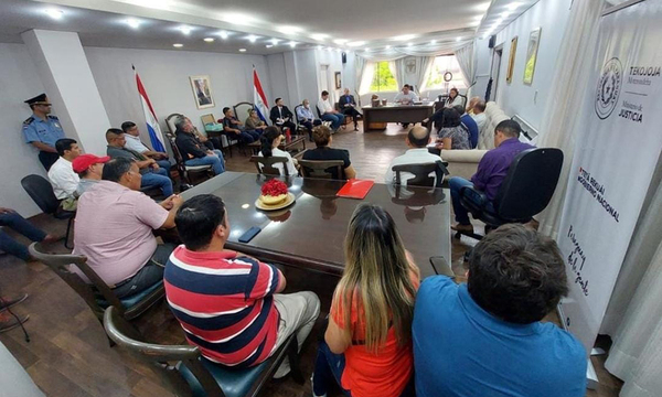 Agentes Penitenciarios de Coronel Oviedo se manifiestan para exigir renovación de contratos - OviedoPress