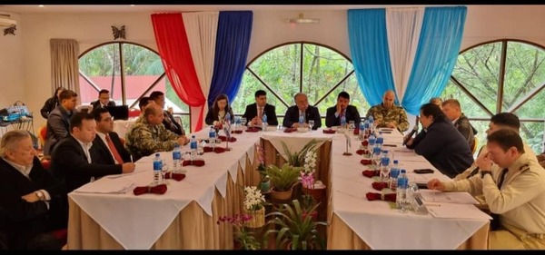 Paraguay autoriza paso de balsa entre Puerto Irala y Puerto Libertad
