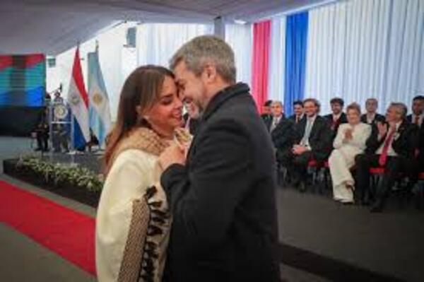 Marito altera su agenda para ir a la boda de Nadia Ferreira