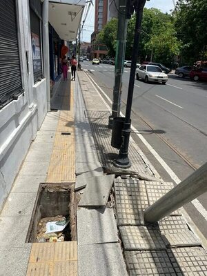 Vereda intransitable en el microcentro - Crónicas Ciudadanas - ABC Color