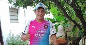 ¡Emotivo! Joven es viral vendiendo budines para ayudar a su bebé