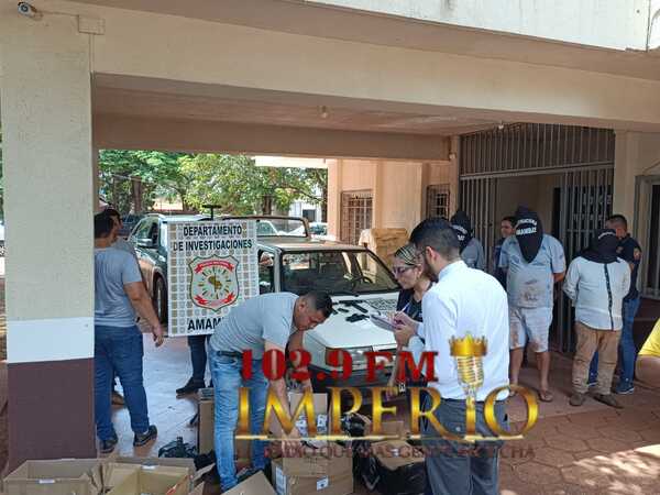 Policía Nacional detiene a tres sujetos por intento de asalto en la vía pública - Radio Imperio