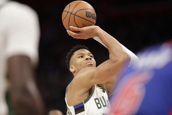 Diario HOY | Giannis y Middleton lideran paliza de Bucks ante Pistons