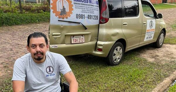 La Nación / Emprendedores LN: a pesar de quedarse en silla de ruedas, sigue arreglando portones