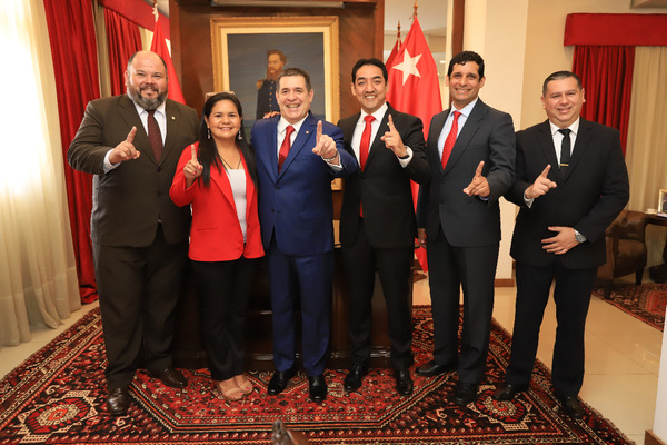 Cartes recibió a dirigentes de Hernandarias