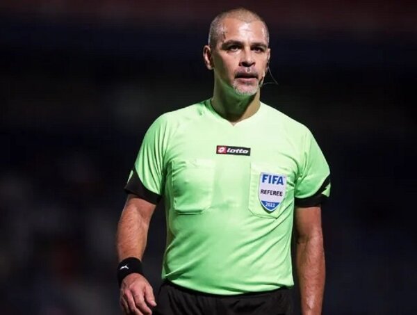 Éber Aquino resaltó al equipo arbitral de la Supercopa Paraguay · Radio Monumental 1080 AM