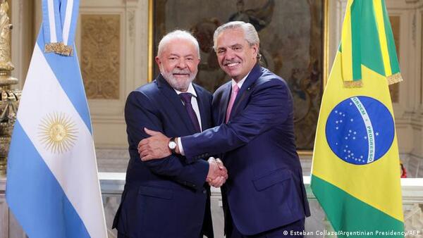 El dudoso plan monetario conjunto de Argentina y Brasil