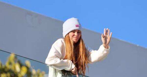 La Nación / ¡Sigue facturando! Shakira lanzó línea de ropa con las frases de su nuevo hit